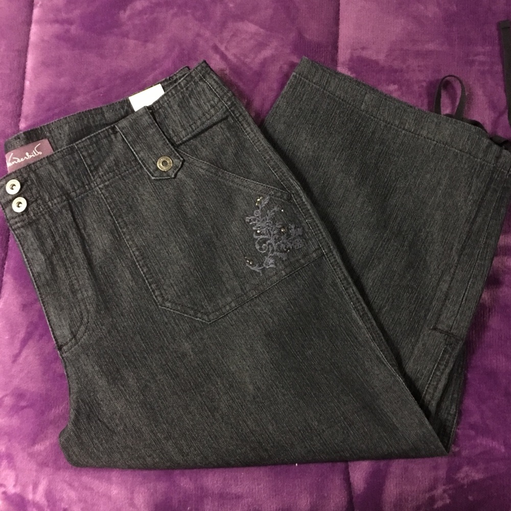Gloria Vanderbilt Embroidered Casual Capri